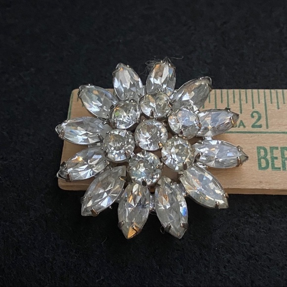 Weiss Vintage rhinestone pin - Picture 7 of 8